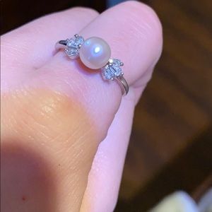 Cream vantel pearls daydreamer ring